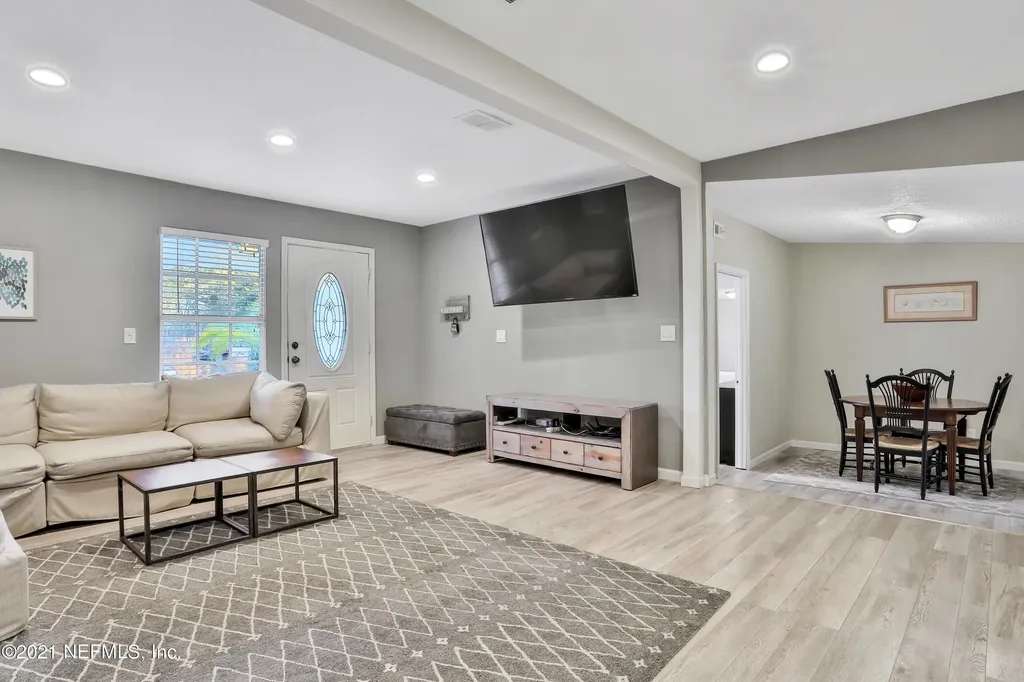 6632 Ortolan Avenue Jacksonville FL 32216