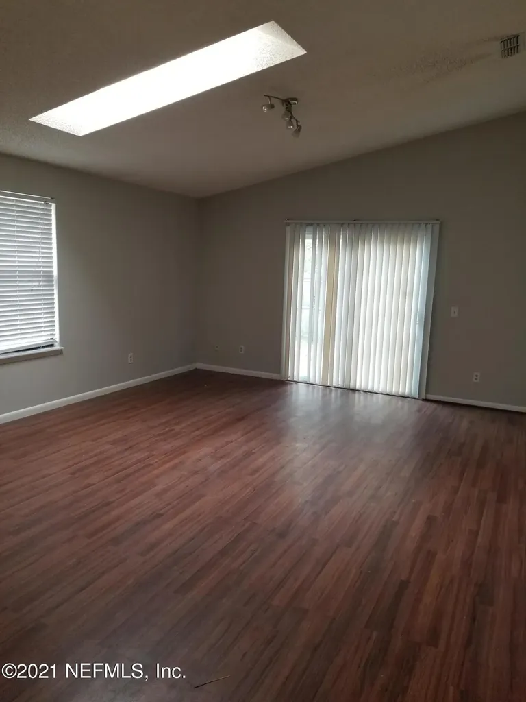8733 Pinevalley Lane Jacksonville FL 32244