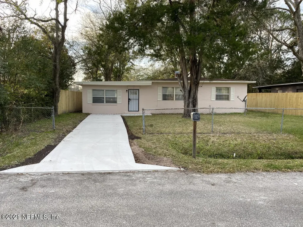 1042 Detroit Circle W Jacksonville FL 32254