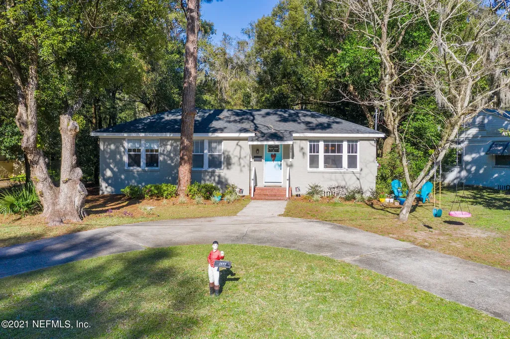1577 Peachtree Circle N Jacksonville FL 32207