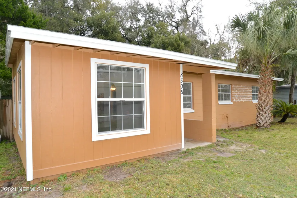 8305 Parr Court N Jacksonville FL 32216