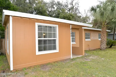 8305 Parr Court N Jacksonville FL 32216
