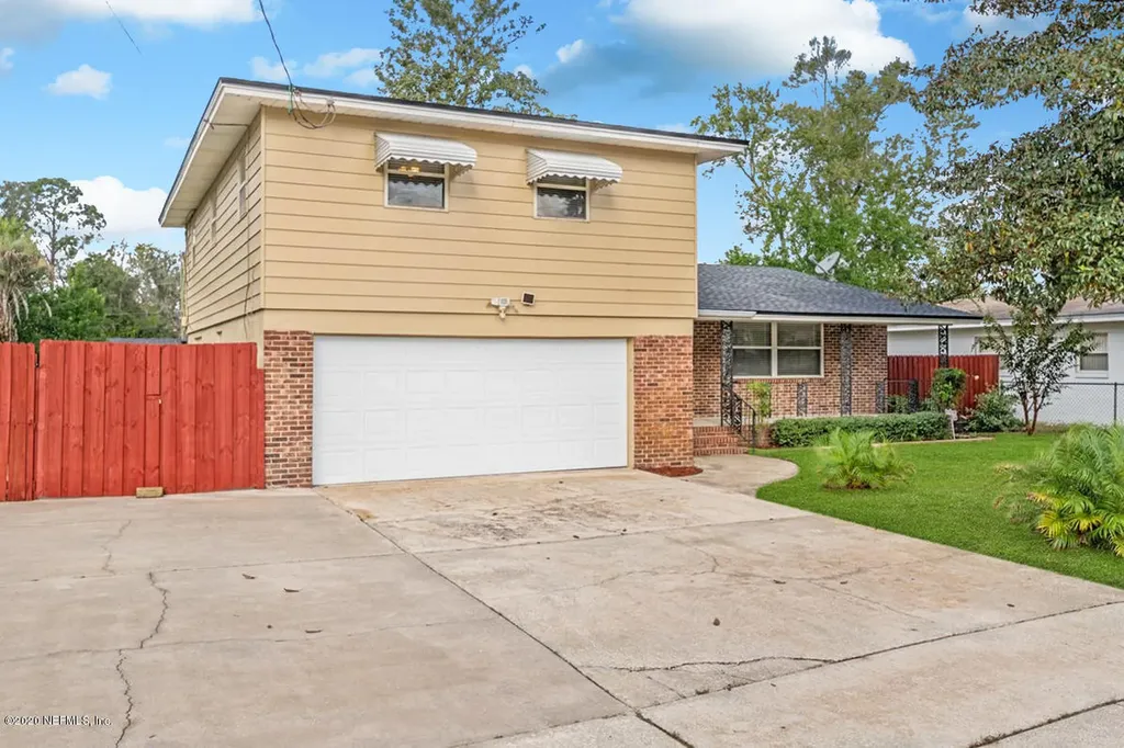 5855 Jaguar Drive W Jacksonville FL 32244