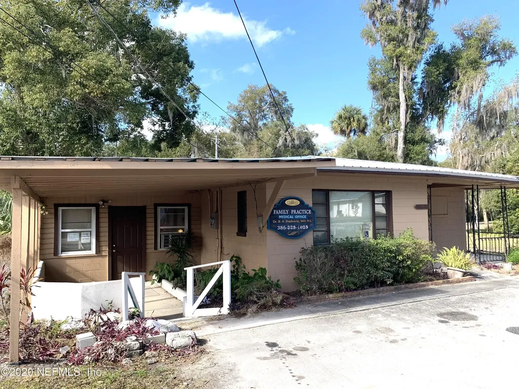 673 3rd Avenue Welaka FL 32193