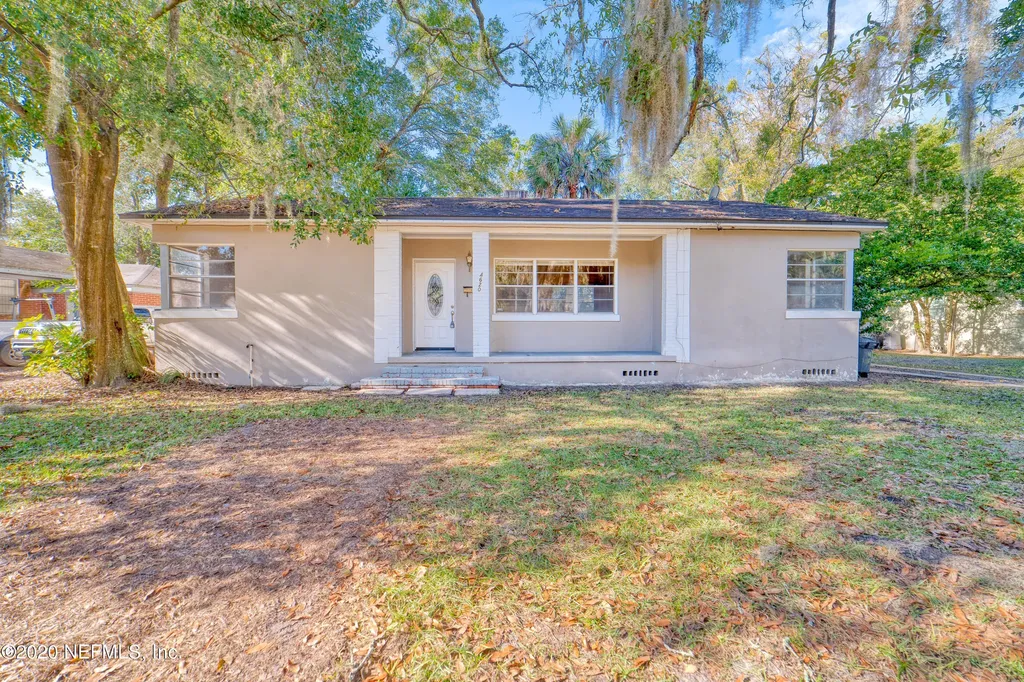 4620 Peachtree Circle E Jacksonville FL 32207