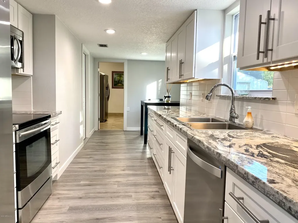 7076 Holiday Hill Court Jacksonville FL 32216