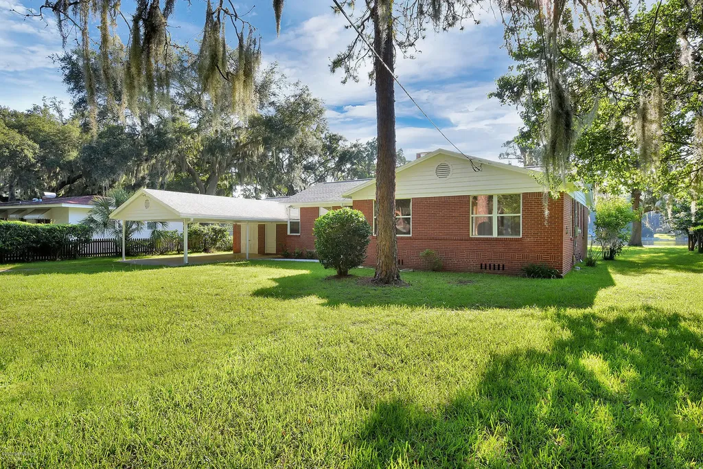 1801 Holly Oaks Lake Road W Jacksonville FL 32225
