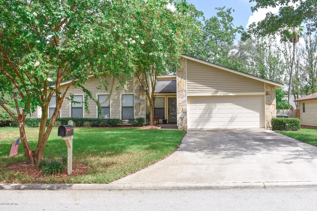 5327 Gathering Oaks Court E Jacksonville FL 32258
