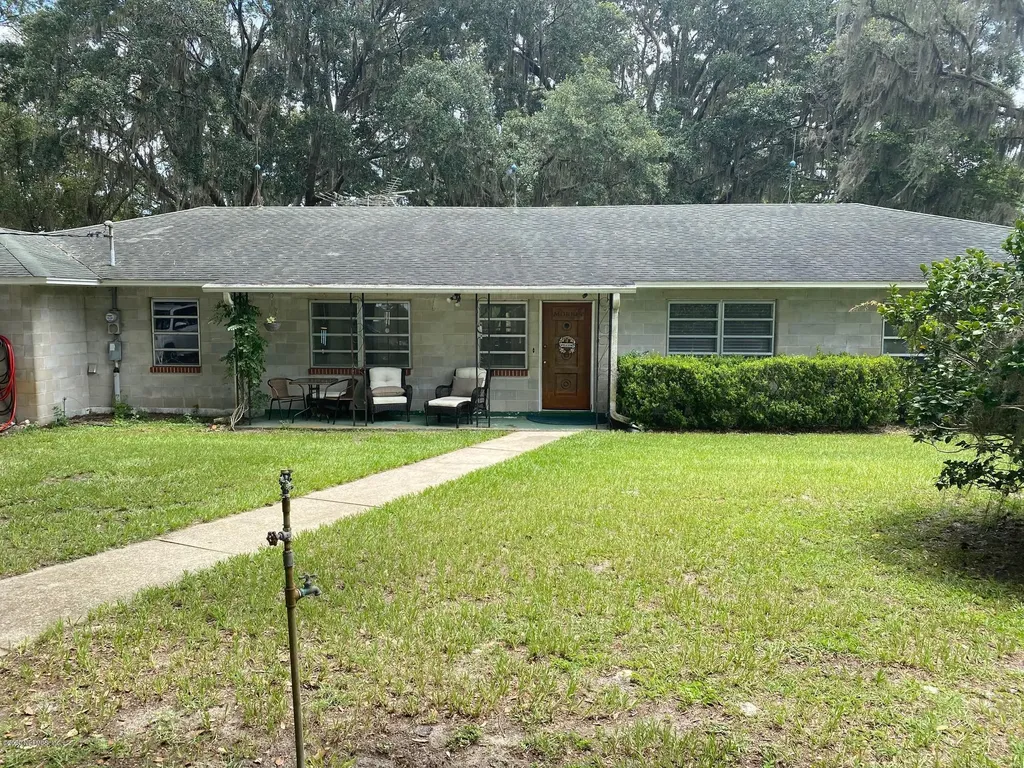 525 N State Road 21 Hawthorne FL 32640