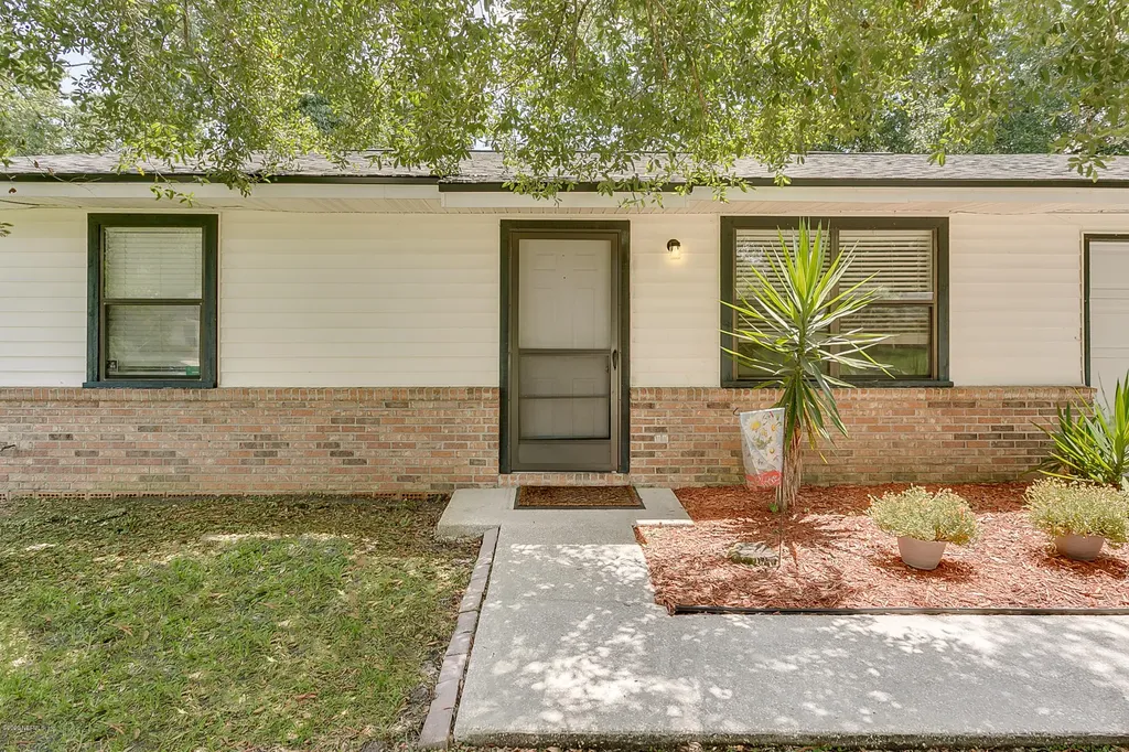 1611 Twin Oak Drive W Middleburg FL 32068