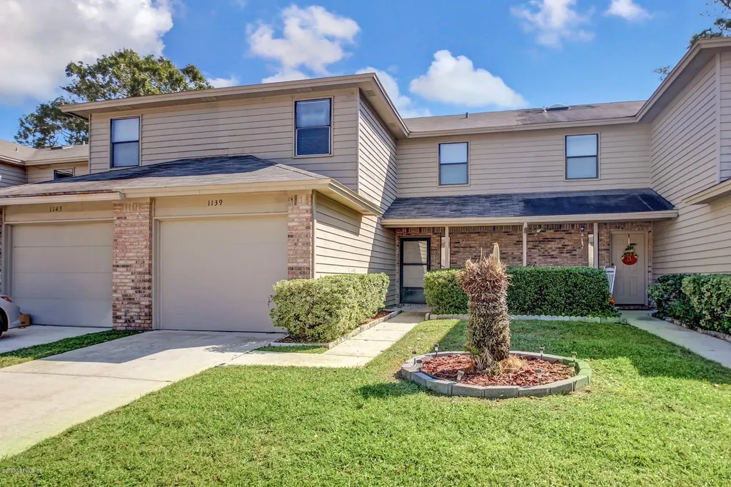 1139 Romaine Circle W Jacksonville FL 32225
