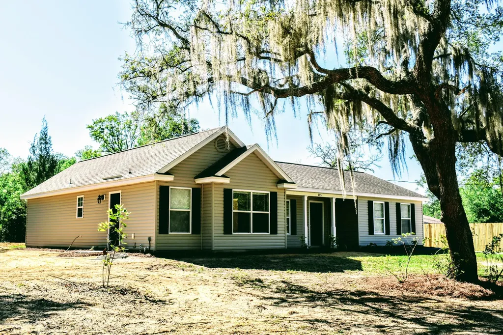 203 Mirror Lake Drive Interlachen FL 32148