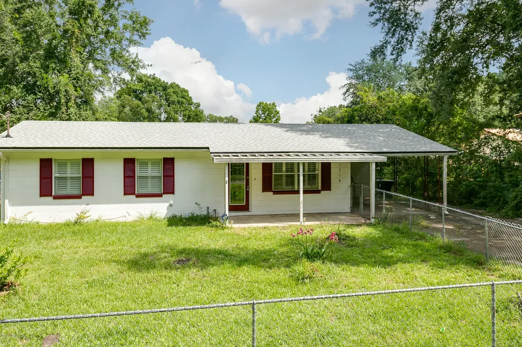 1218 Green Cove Avenue Green Cove Springs FL 32043