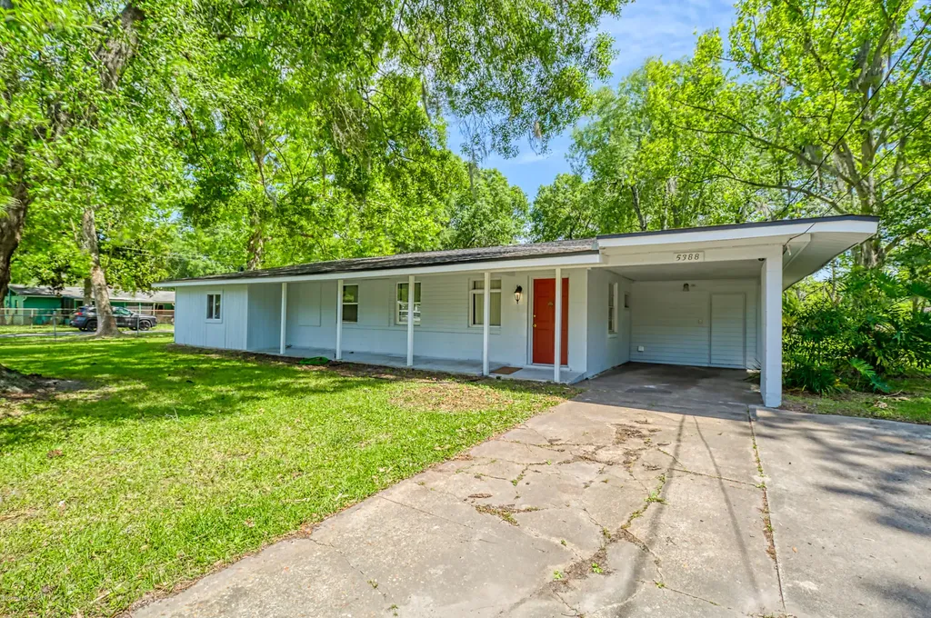 5388 Woodcrest Road Jacksonville FL 32205