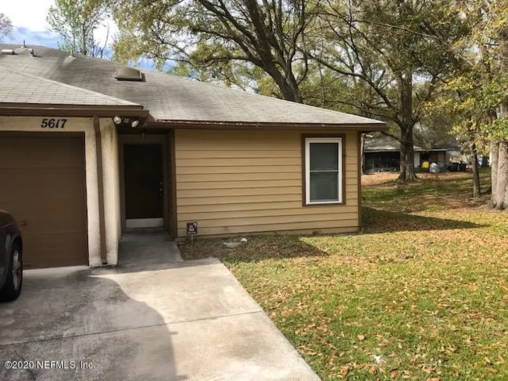 5617 Pinebay Circle N Jacksonville FL 32244
