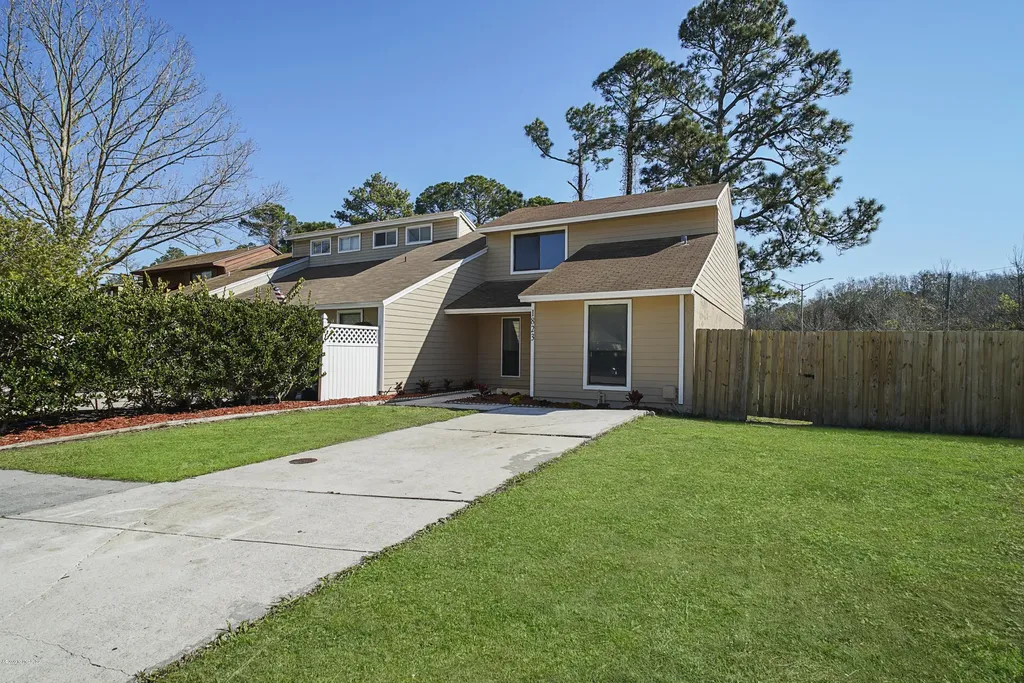 1823 Oak Water Drive Jacksonville FL 32225