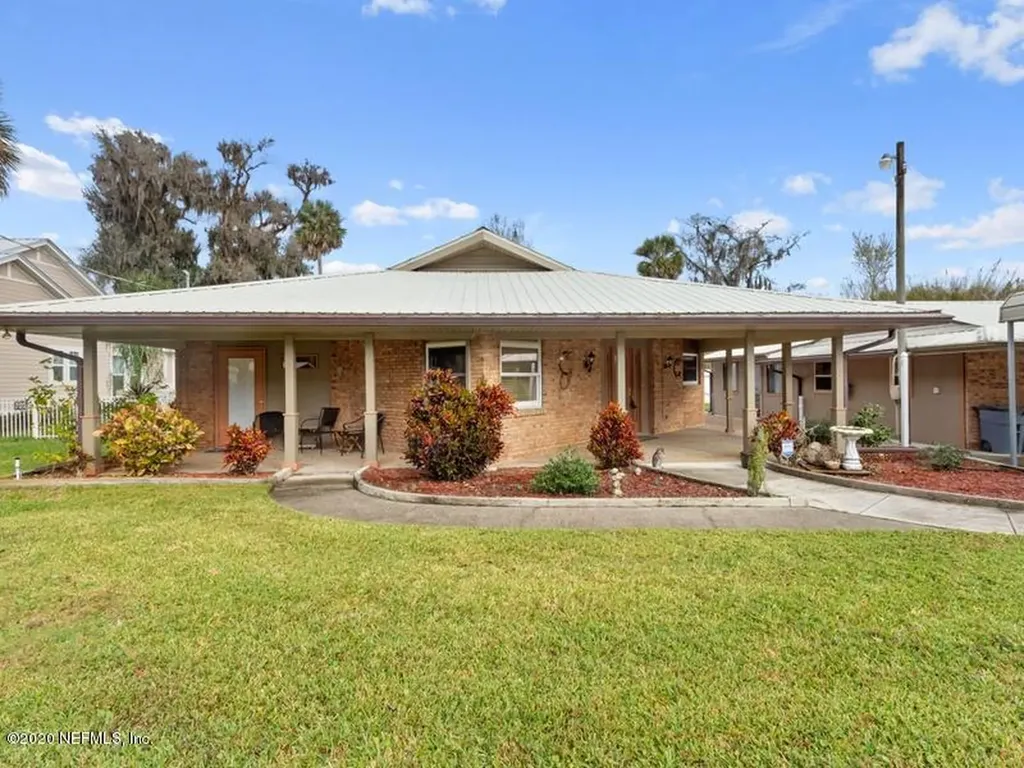 242 Port Comfort Drive East Palatka FL 32131