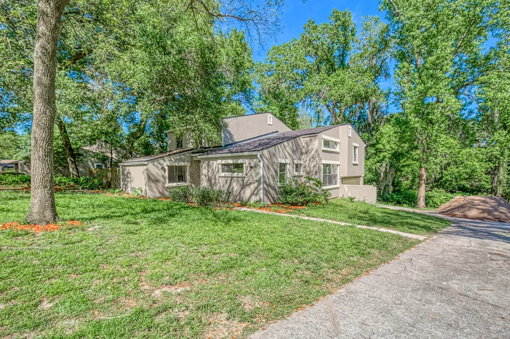 4133 Whispering Oaks Drive E Jacksonville FL 32277