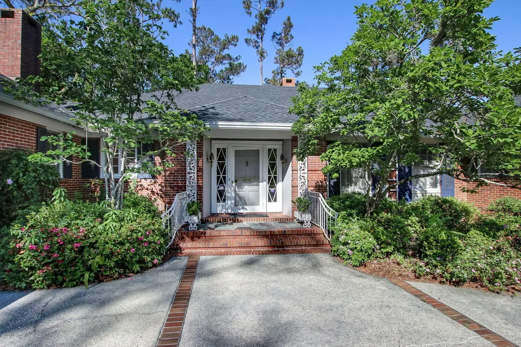 4265 Yacht Club Road Jacksonville FL 32210