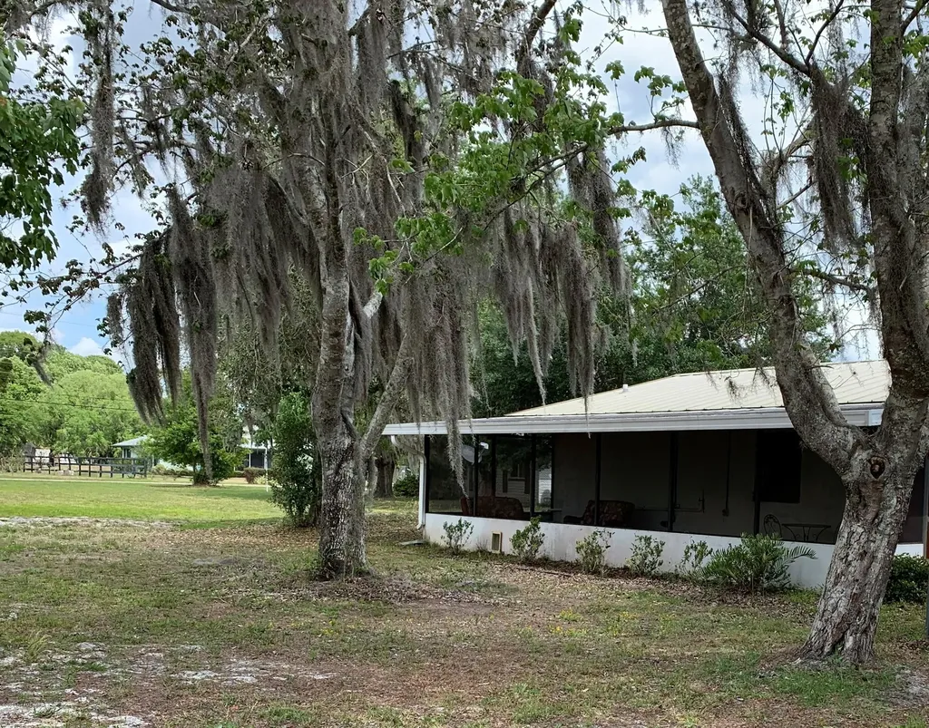 101 Canal Street Crescent City FL 32112