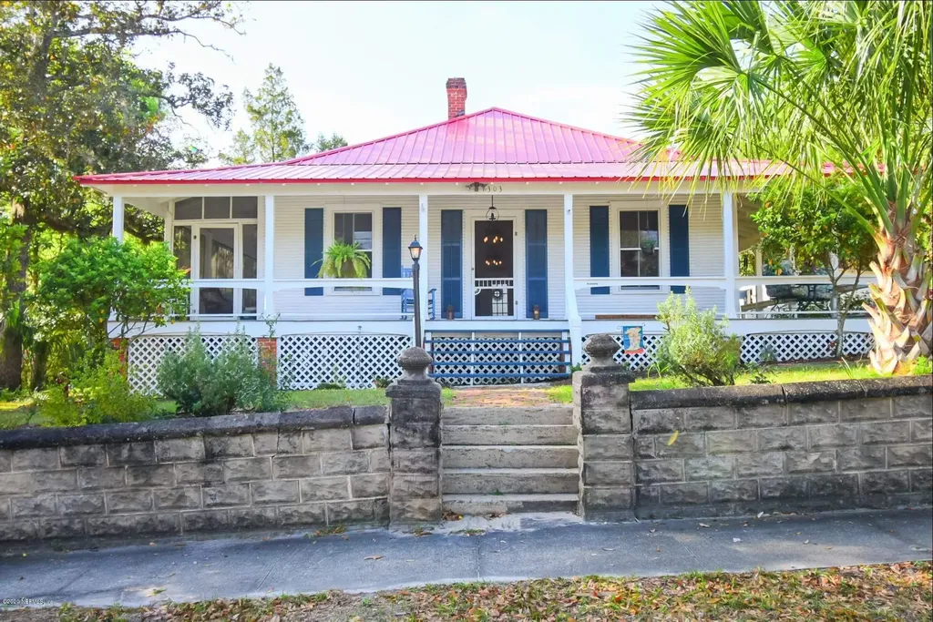 1303 River Street Palatka FL 32177