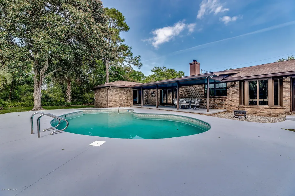 8330 Royalwood Drive Jacksonville FL 32256