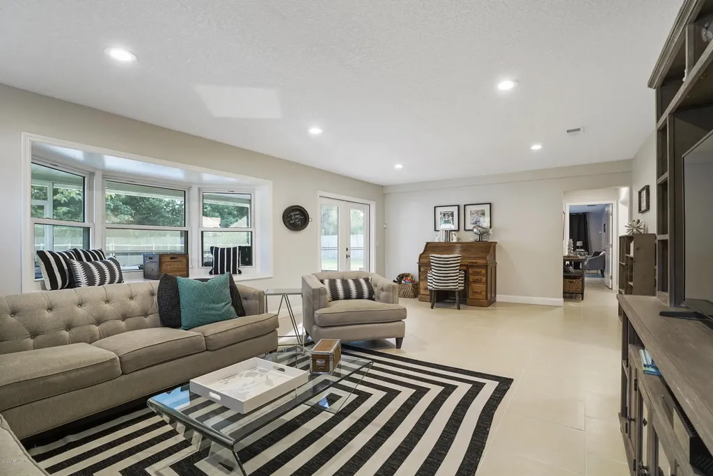 8704 Sanlando Avenue Jacksonville FL 32211