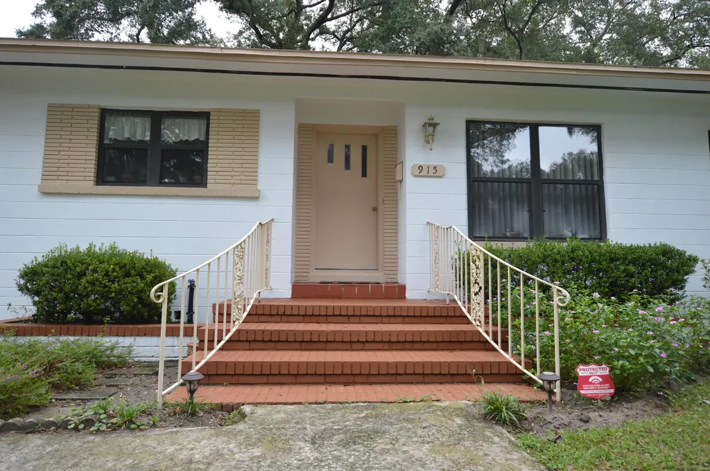 915 Bordeau Avenue W Jacksonville FL 32211