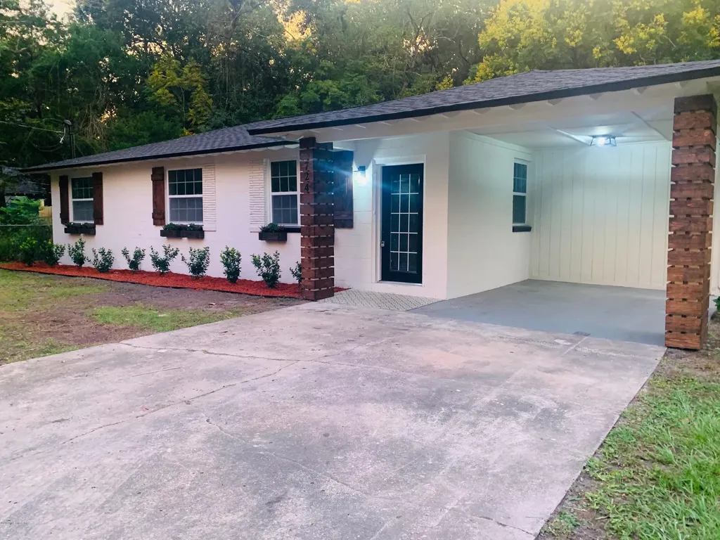 724 Luna Street Jacksonville FL 32205