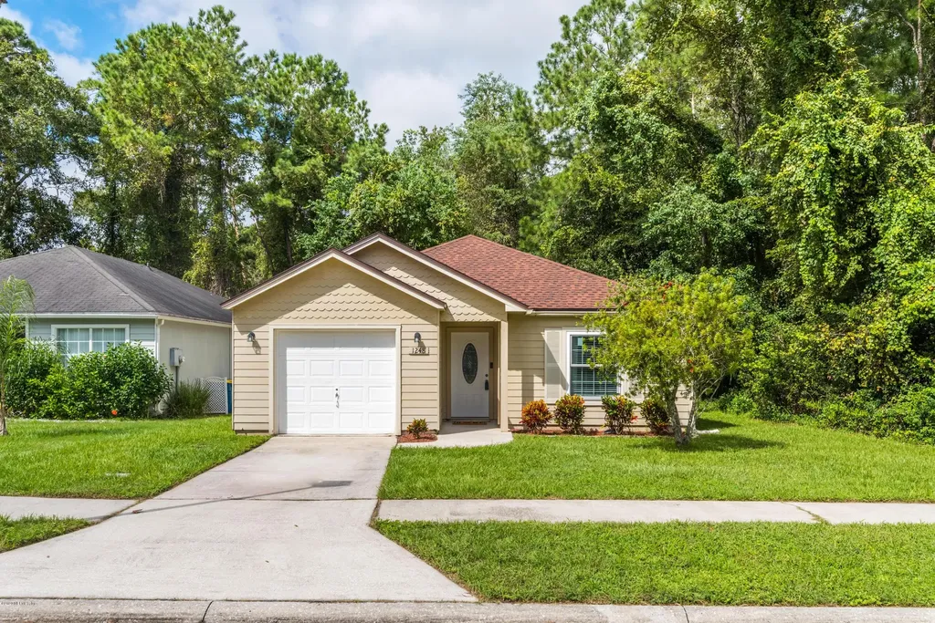 1248 Homard Boulevard E Jacksonville FL 32225