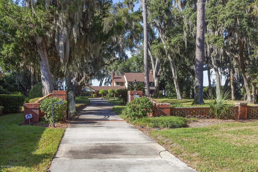 8514 Cathedral Oaks Place W Jacksonville FL 32217