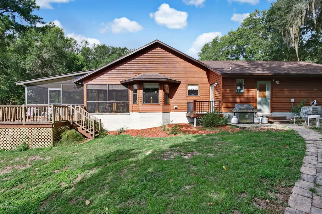 111 Saratoga Drive Satsuma FL 32189