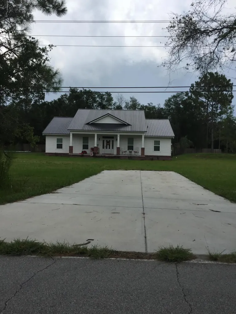 242 Round Lake Road Palatka FL 32177
