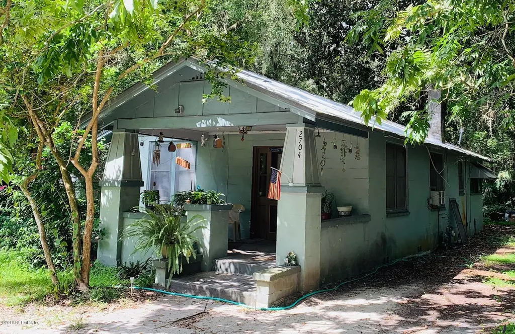 2704 S Palm Avenue Palatka FL 32177