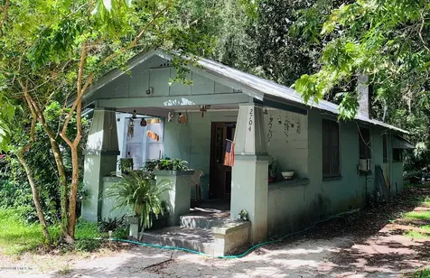 2704 S Palm Avenue Palatka FL 32177