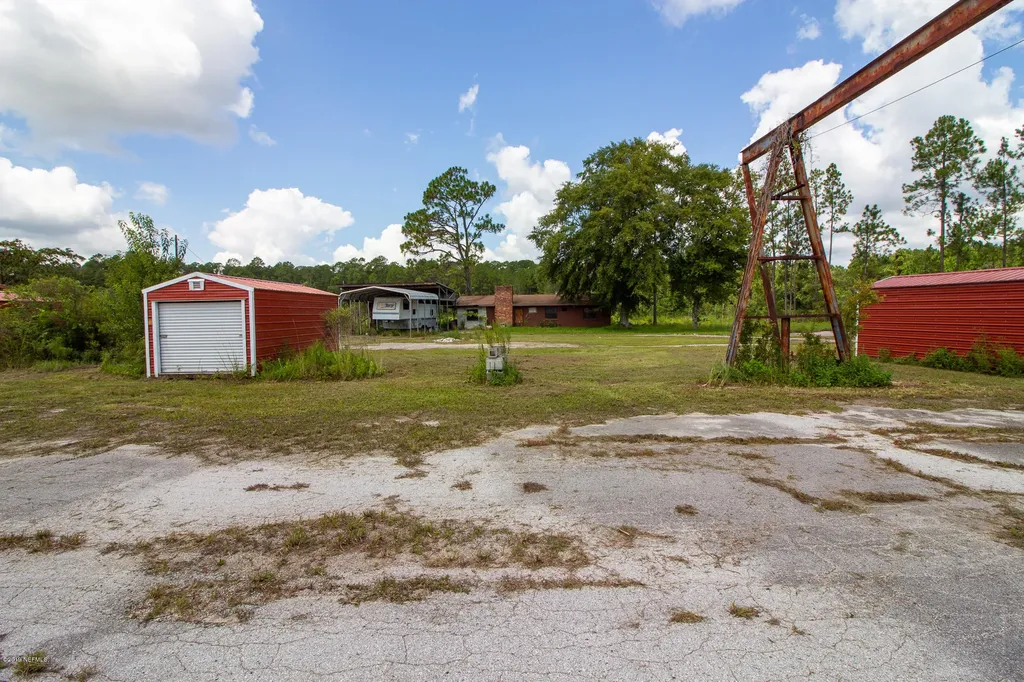 12688 S Highway 301 S Hampton FL 32044