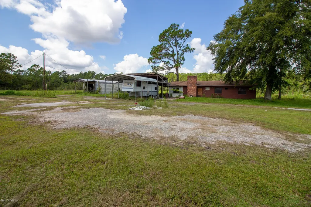 12688 S Highway 301 S Hampton FL 32044