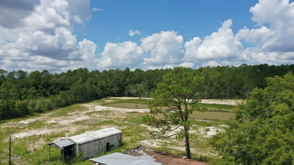 12688 S Highway 301 S Hampton FL 32044