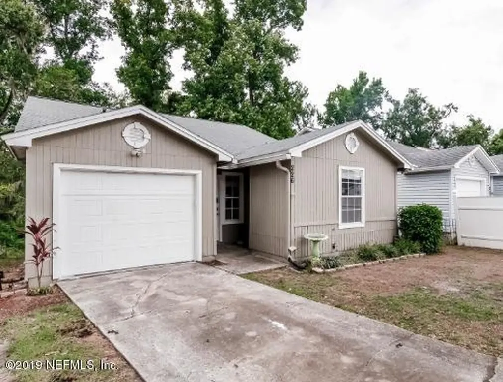 226 Aquarius Circle W Jacksonville FL 32216