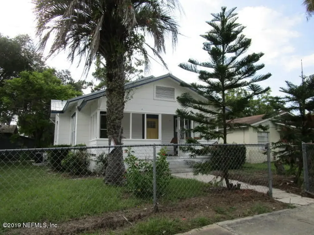 208 S 13th Street Palatka FL 32177