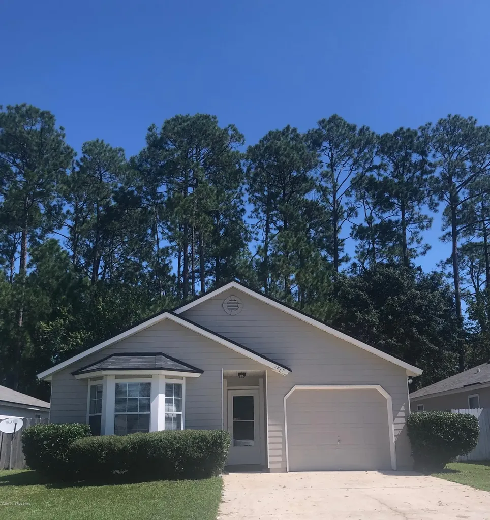 1899 Hunters Trace Circle Middleburg FL 32068