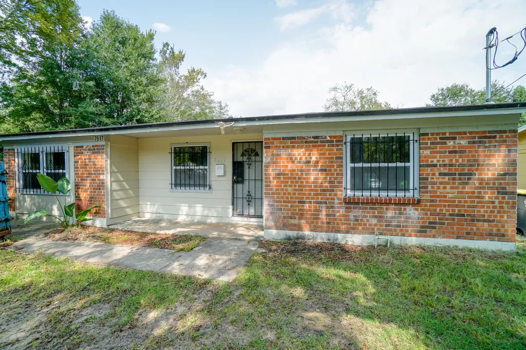 7517 John F Kennedy Drive E Jacksonville FL 32219