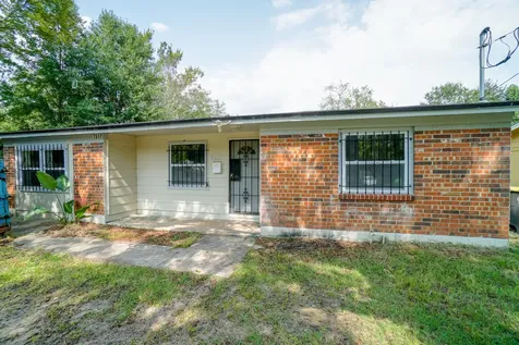 7517 John F Kennedy Drive E Jacksonville FL 32219