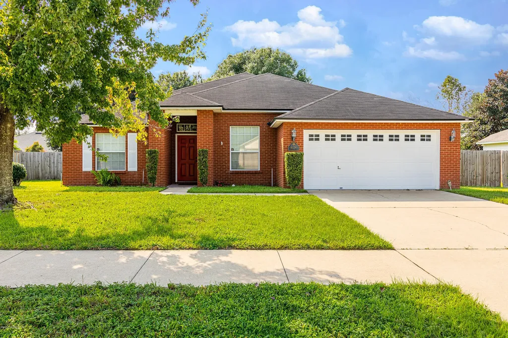 628 Martin Lakes Drive E Jacksonville FL 32220