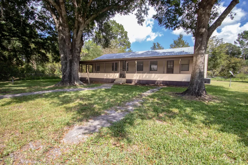 23611 NW 25th Avenue Lawtey FL 32058