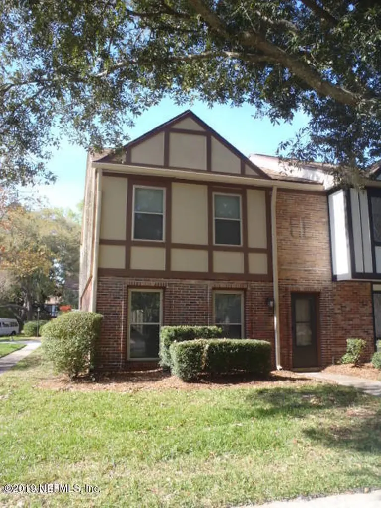 8195 Trafalgar Square Jacksonville FL 32217