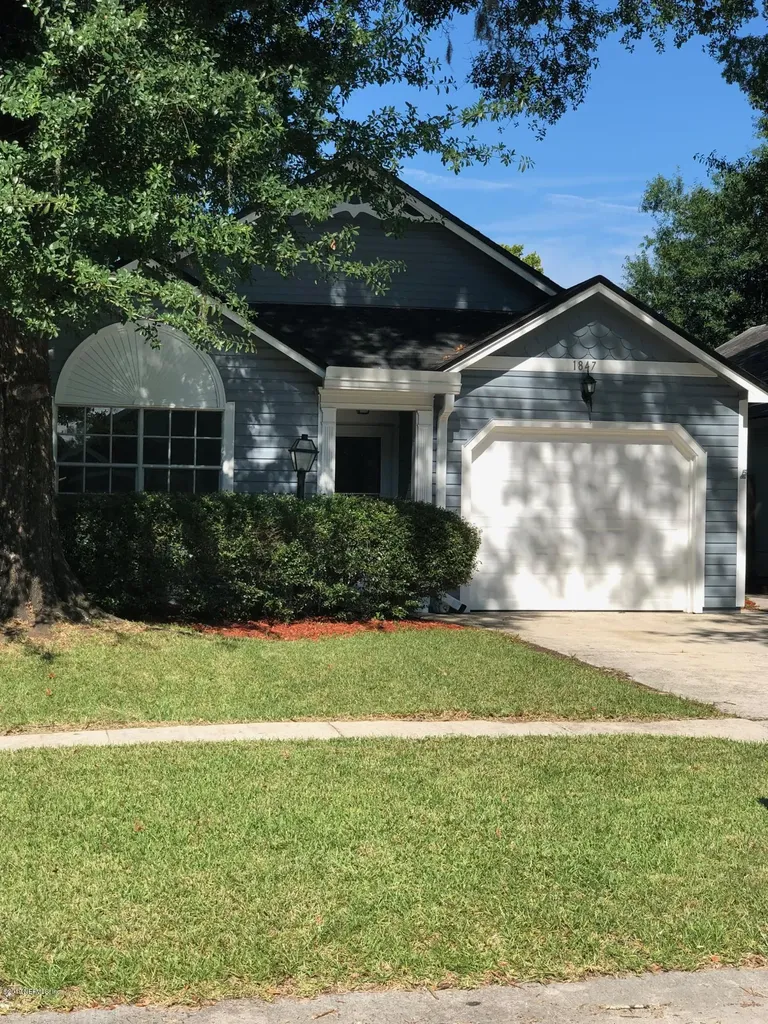 1847 Alberta Court N Middleburg FL 32068