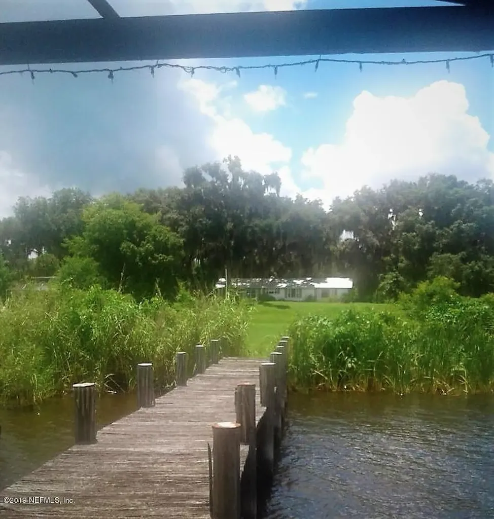 114 Beechers Point Drive Welaka FL 32193