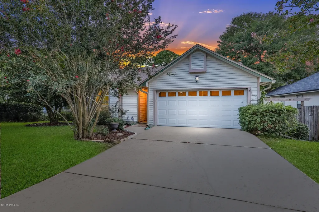 1728 Chandelier Circle W Jacksonville FL 32225