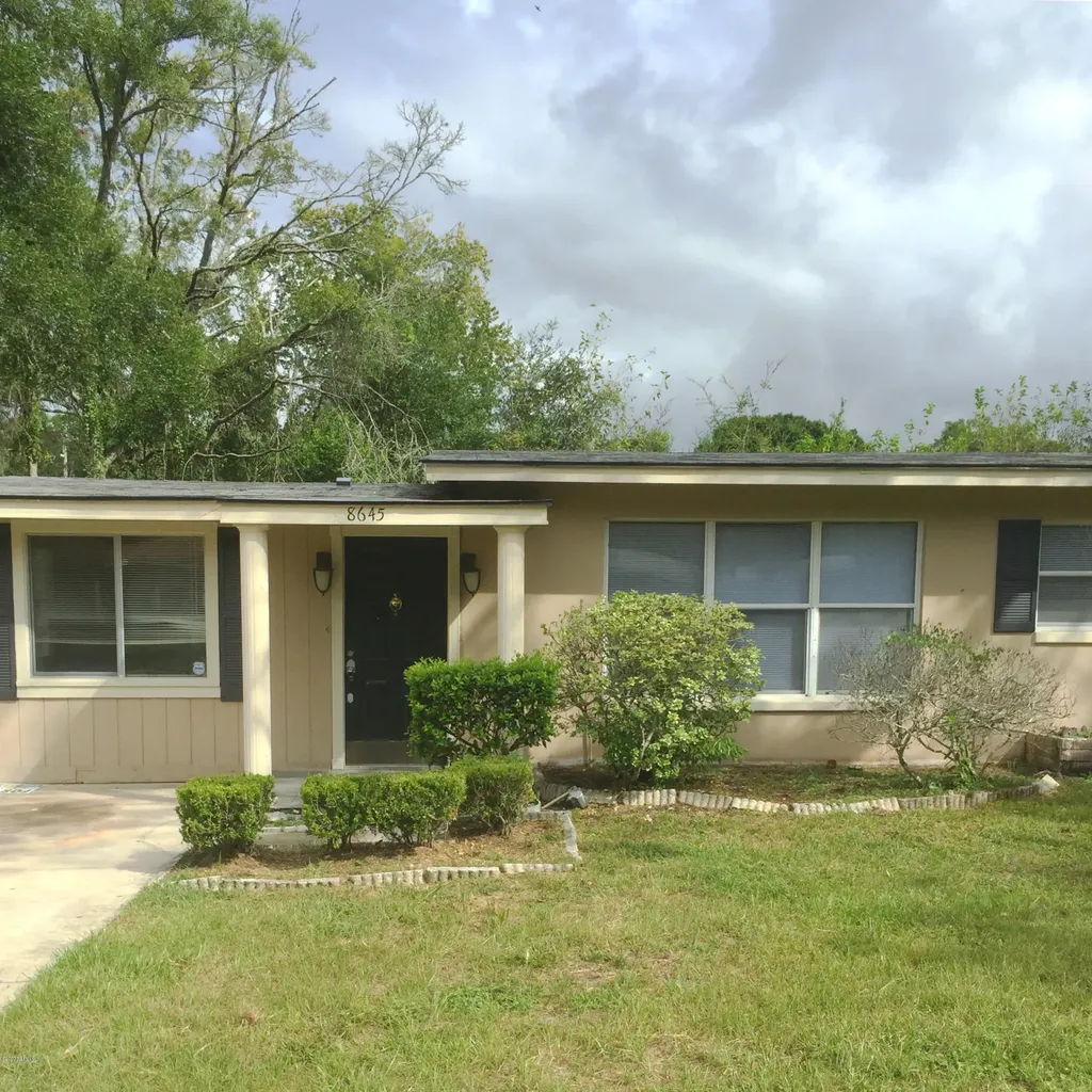 8645 Samona Drive W Jacksonville FL 32208